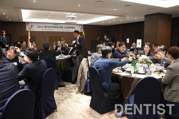 ▲ 나승목 의장이 건배 제의를 진행했다.