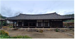 ▲ 남사마을에서 가장 오래된 고택인 이씨 고택 안채. 오른쪽(동쪽) 끝에 부엌이 있다.