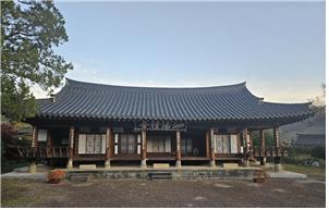 ▲ 당당한 기품을 뽐내는 사양정사는 현판에서도 그 힘을 느낄 수 있다.