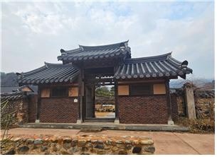 ▲ 정씨 고가의 안채로 통하는 또 다른 솟을대문