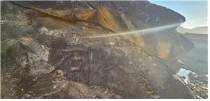 ▲ 왼쪽의 장암과 냇가 쪽의 우암이 각자되어 있는 거북바위