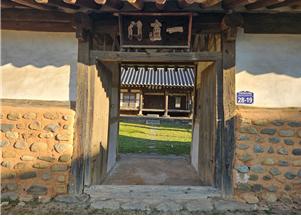 ▲ 이동서당의 출입문인 일직문