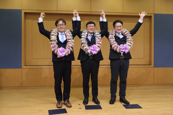 ▲ (왼쪽부터) 함동선 서울지부 부회장 당선인, 신동열 서울지부 회장 당선인, 심동욱 서울지부 부회장 당선인 (서울지부 제공)