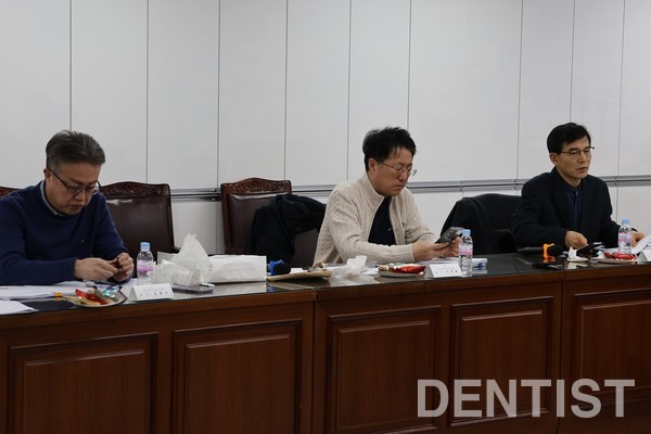 ▲ (왼쪽부터) 김동수ㆍ이희용ㆍ이형주 감사